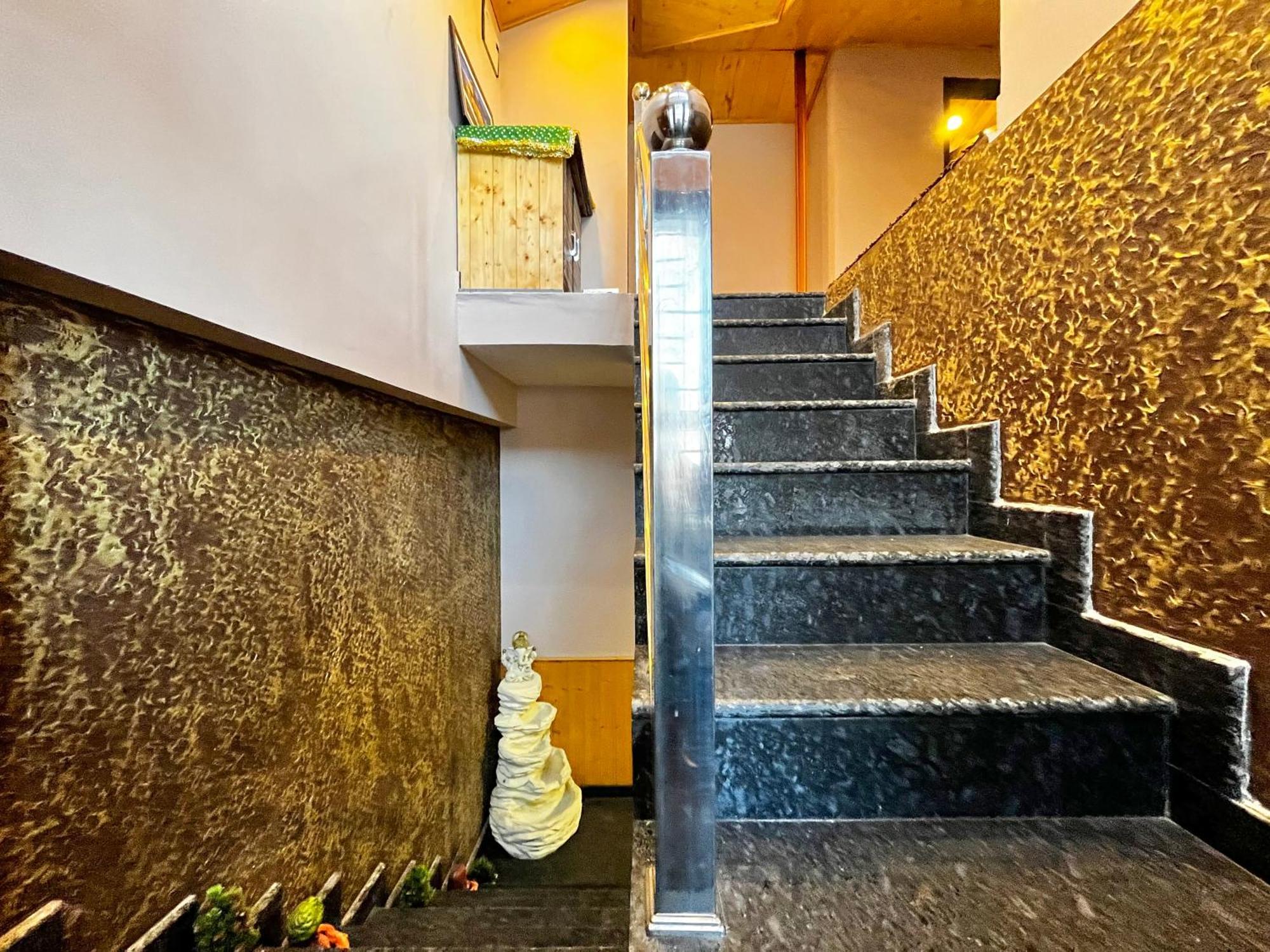 Puri'S Bnb Shimla Exteriör bild
