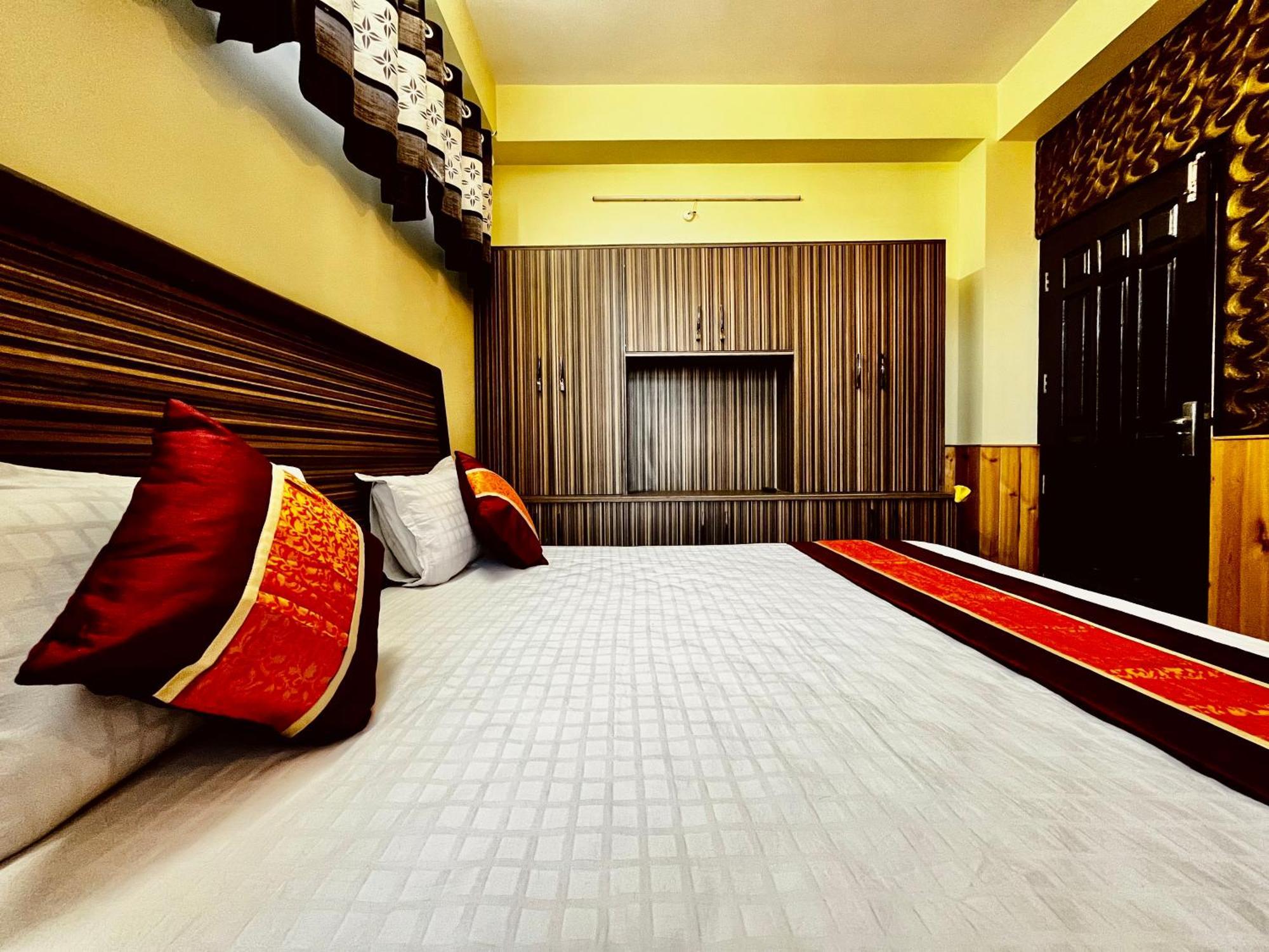 Puri'S Bnb Shimla Exteriör bild